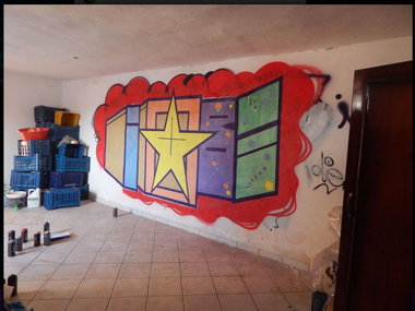 Graffiti Wall - Photo by iobe1