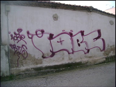 Graffiti Artwork - Photo by iobe1