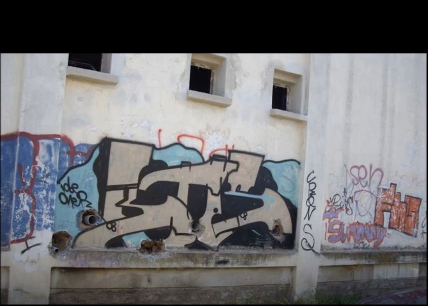 Graffiti Wall - Photo by iobe1