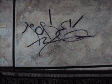 Graffiti Artwork - Photo by iobe1