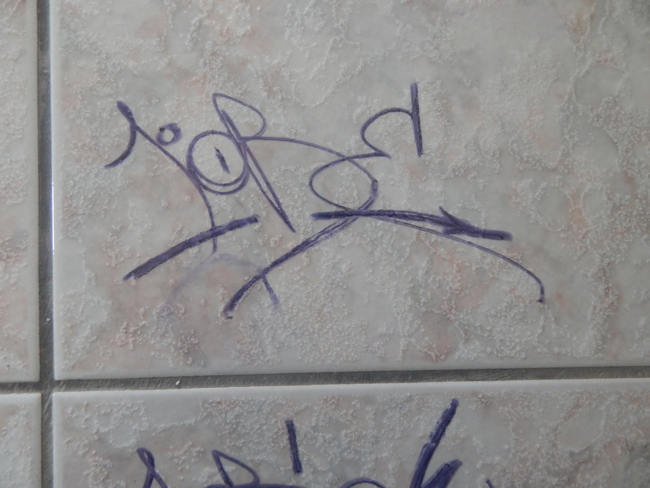 Graffiti Artwork - Photo by iobe1