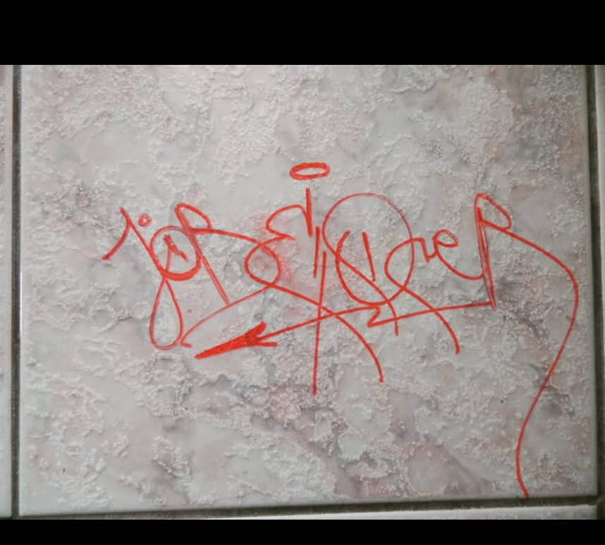 Graffiti Artwork - Photo by iobe1