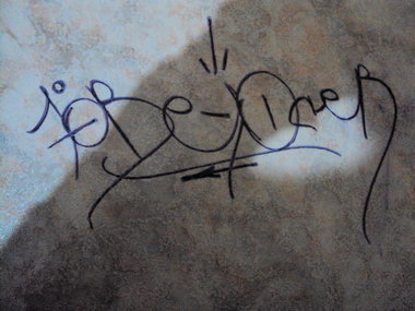 Graffiti Artwork - Photo by iobe1