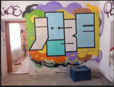 Graffiti Wall - Photo by iobe1