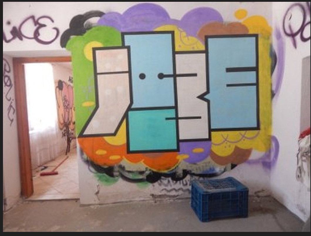 Graffiti Wall - Photo by iobe1