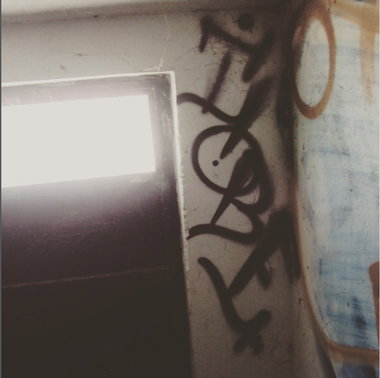 Graffiti Artwork - Photo by iobe1