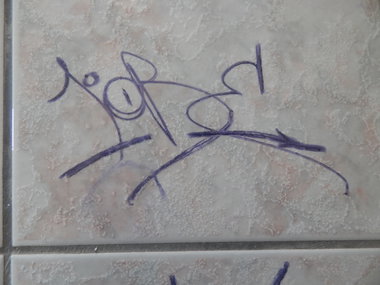 Graffiti Artwork - Photo by iobe1