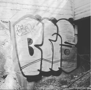 Graffiti Wall - Photo by iobe1
