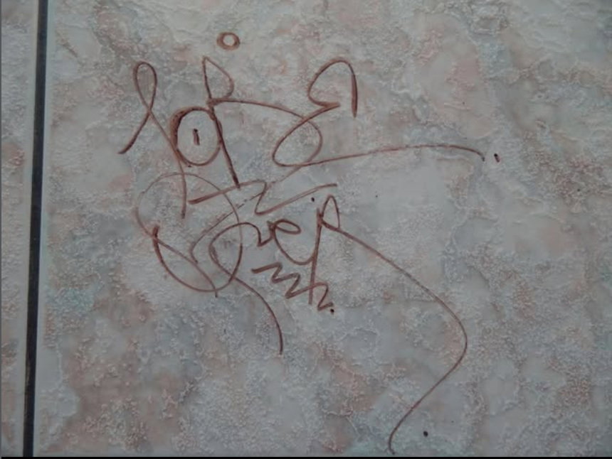 Graffiti Artwork - Photo by iobe1