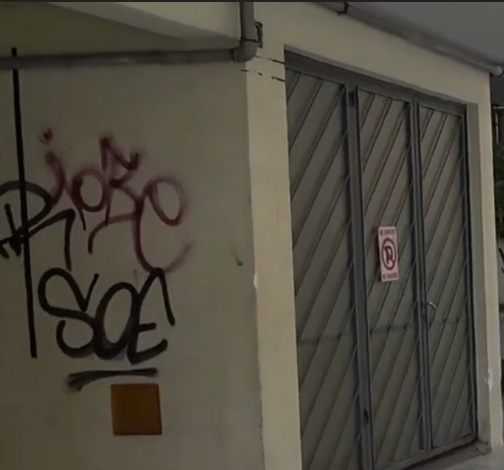 Graffiti Artwork - Photo by iobe1