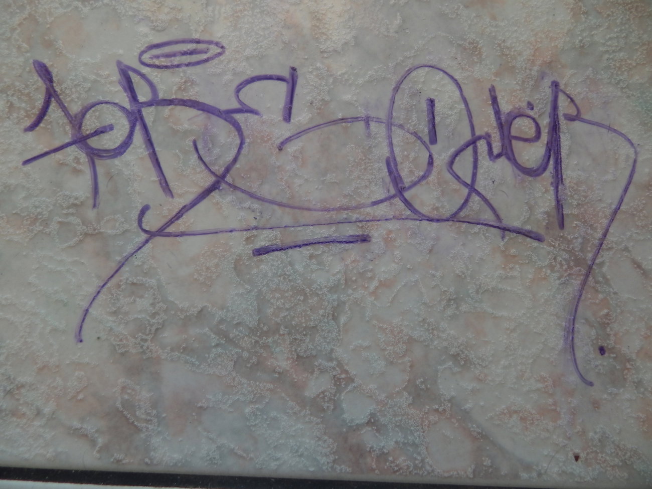 Graffiti Artwork - Photo by iobe1