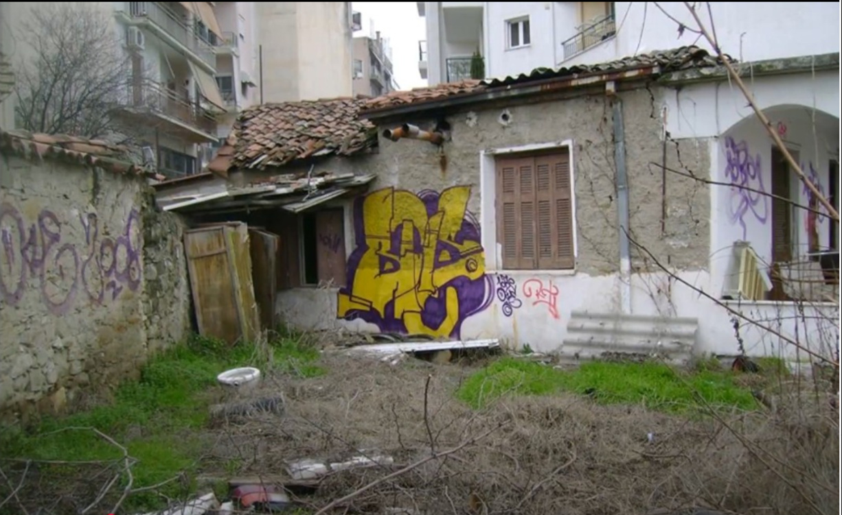 Graffiti Wall - Photo by iobe1