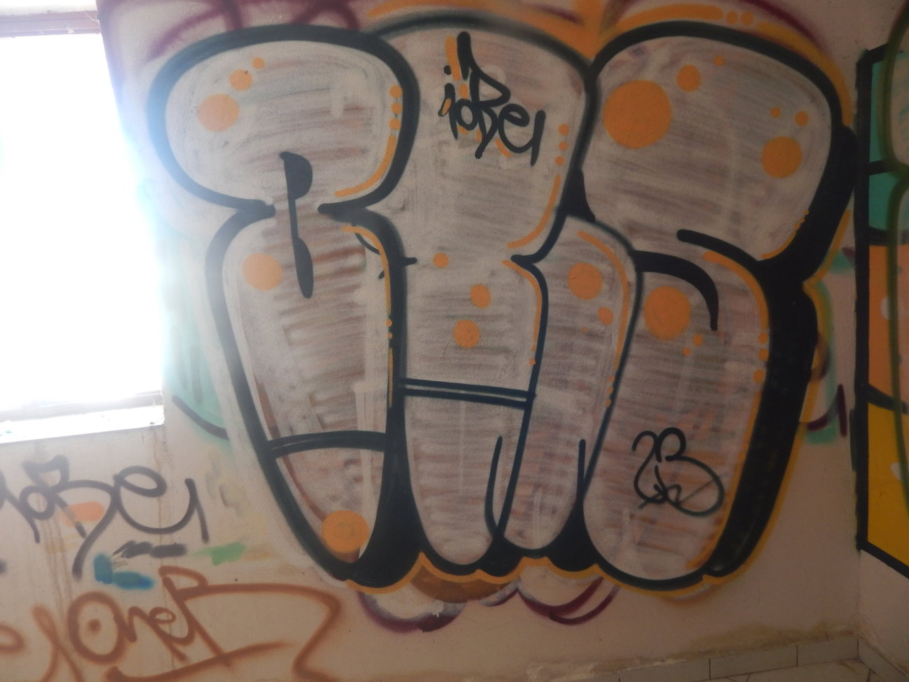 Graffiti Wall - Photo by iobe1