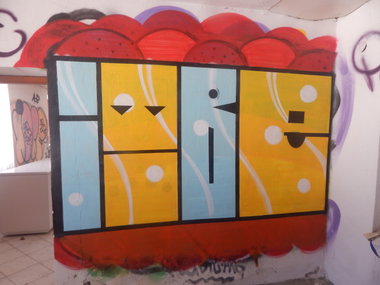 Graffiti Wall - Photo by iobe1