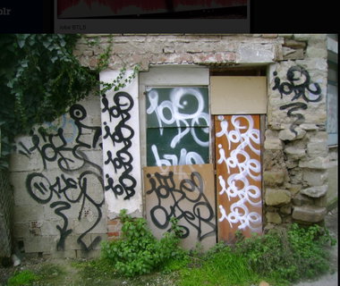 Graffiti Artwork - Photo by iobe1