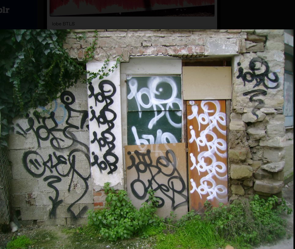 Graffiti Artwork - Photo by iobe1