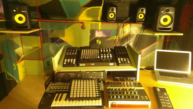 Graffiti Artwork - Photo by ion - studio, kfe3sh, lektor (2014)