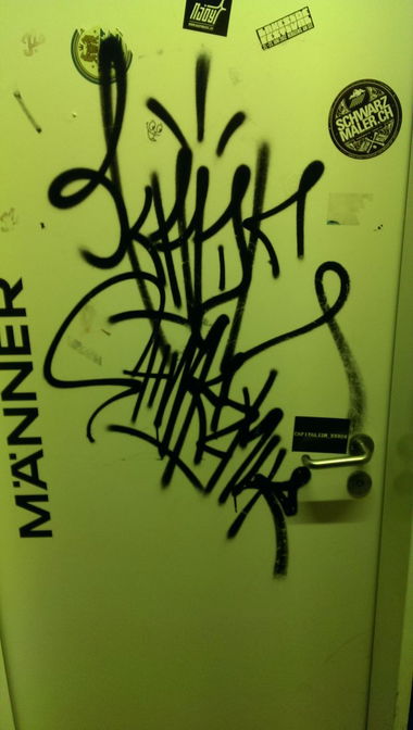 Graffiti Artwork - Photo by ion - kkade, shwrzmlr (20??)