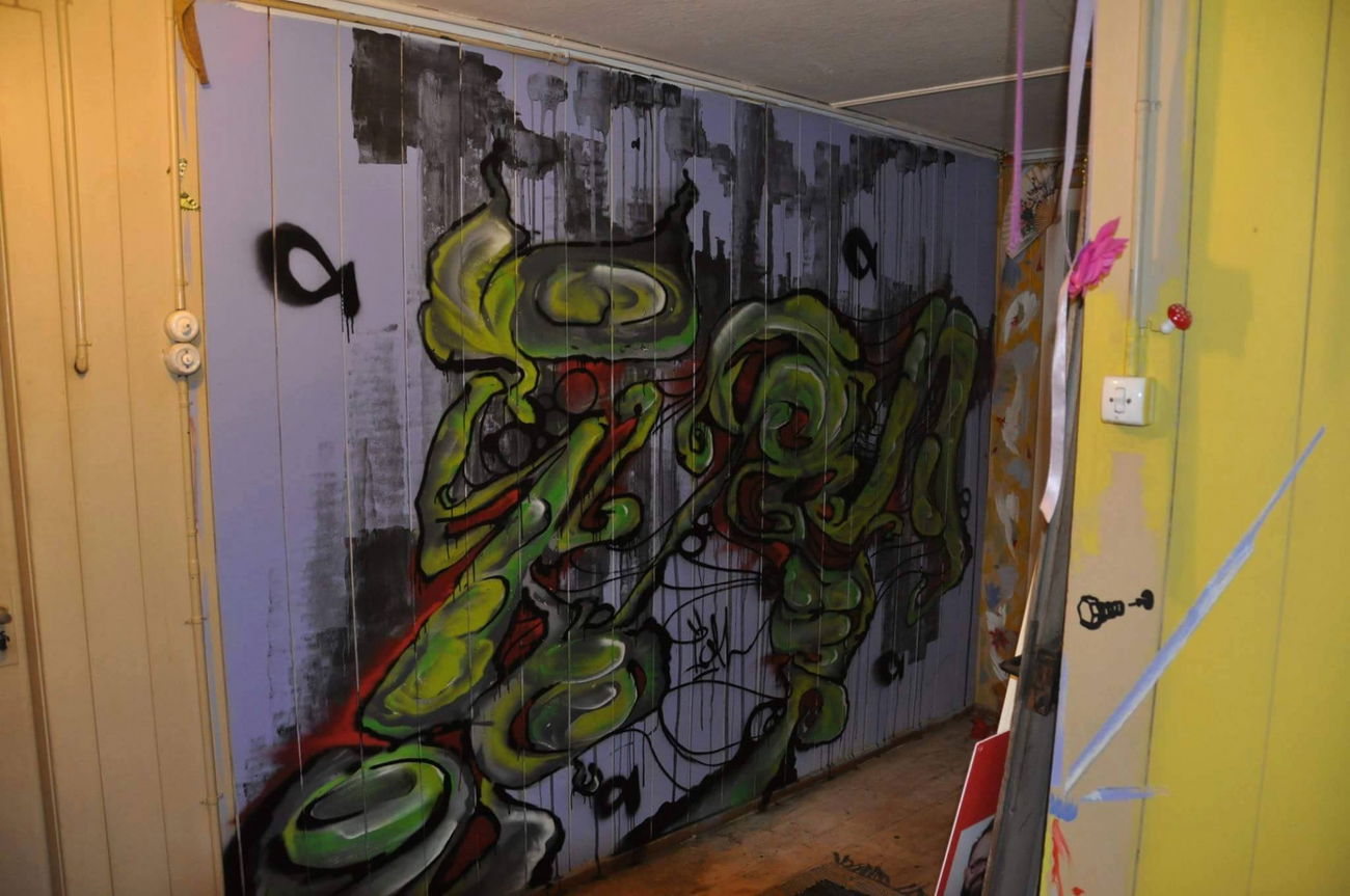 Graffiti Wall - Photo by ion (2016)