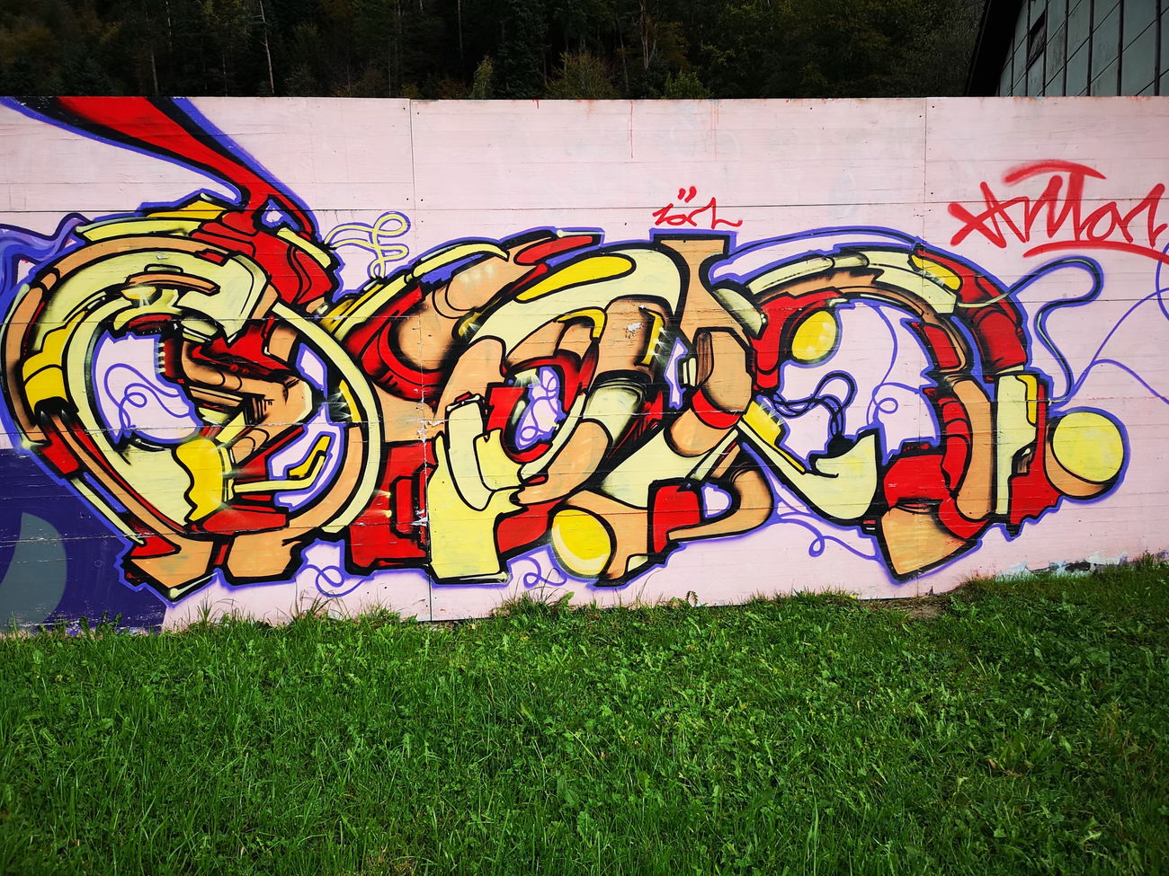 Graffiti Wall - Photo by ion (2018)