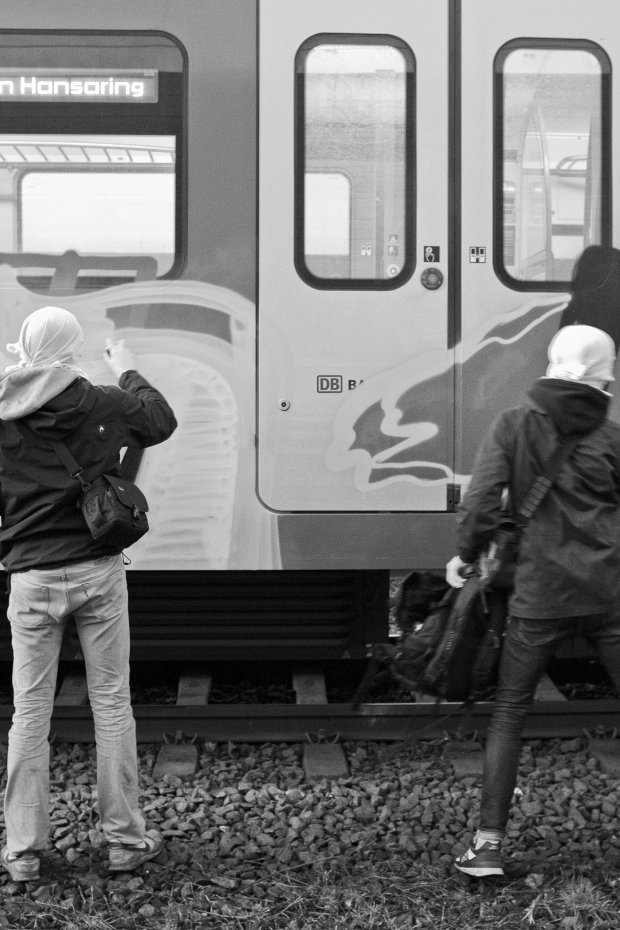 Graffiti Artwork in Köln - Photo by iso25600 - iso25600.tumblr.com, mhs, pigs (2013)