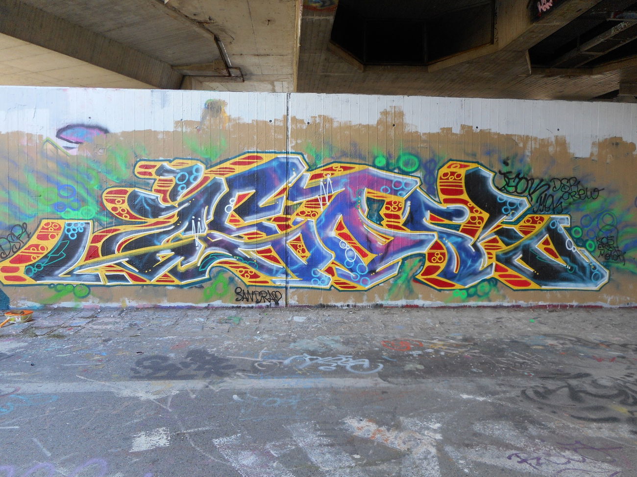 Graffiti Wall - Photo by isok