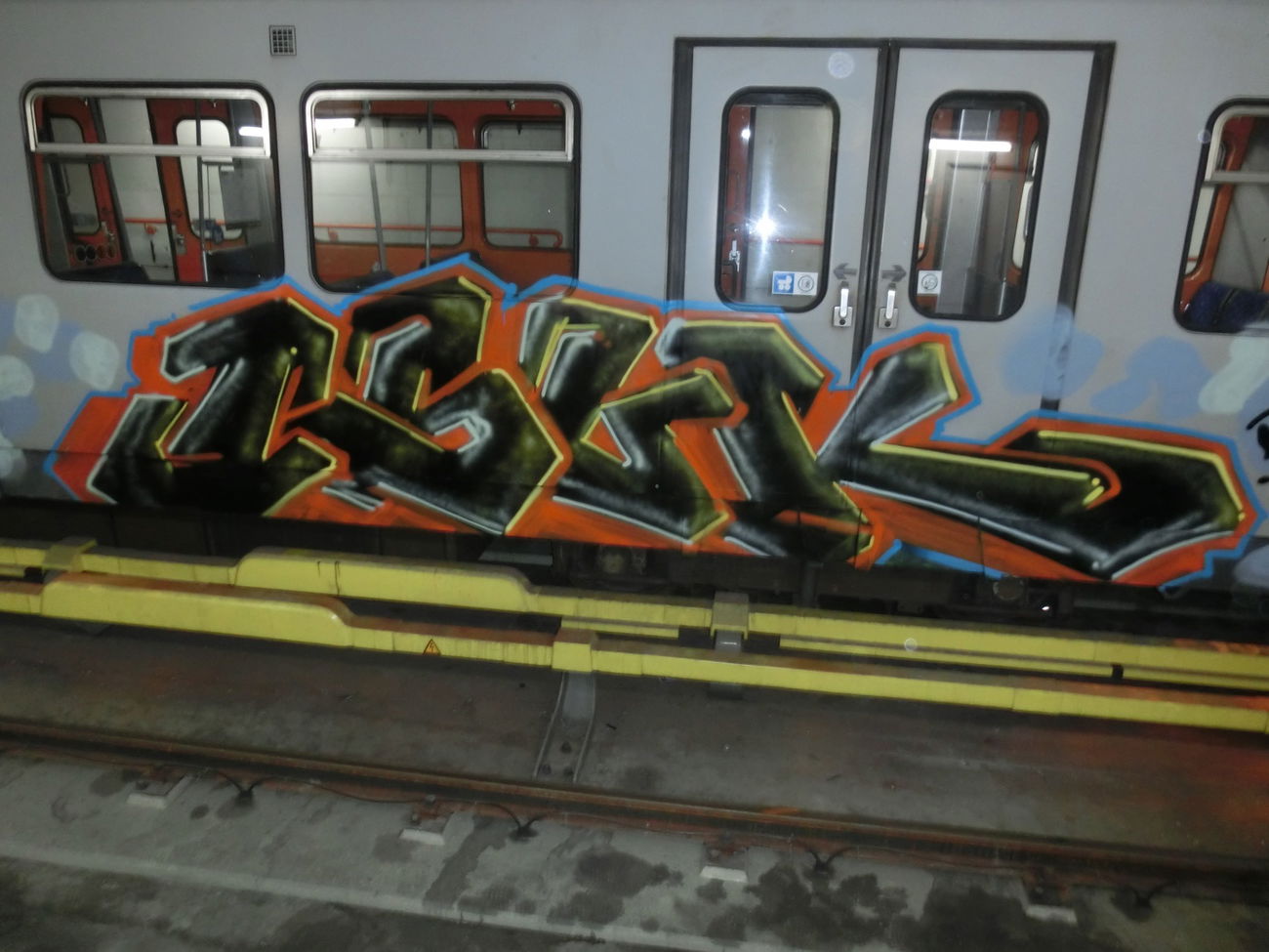 Graffiti Train - Photo by isok