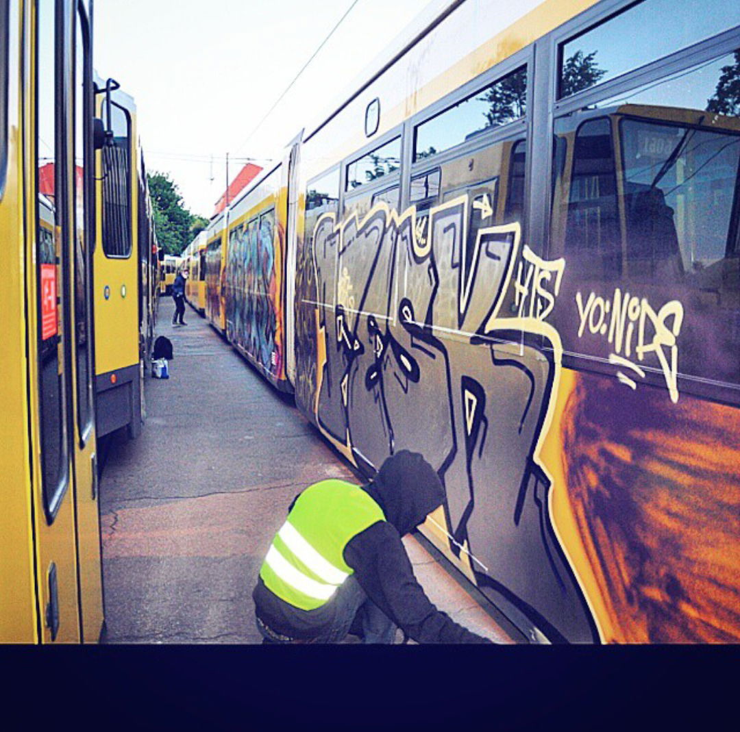 Graffiti Train - Photo by iwids