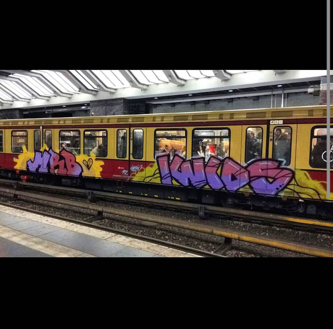 Graffiti Train - Photo by iwids