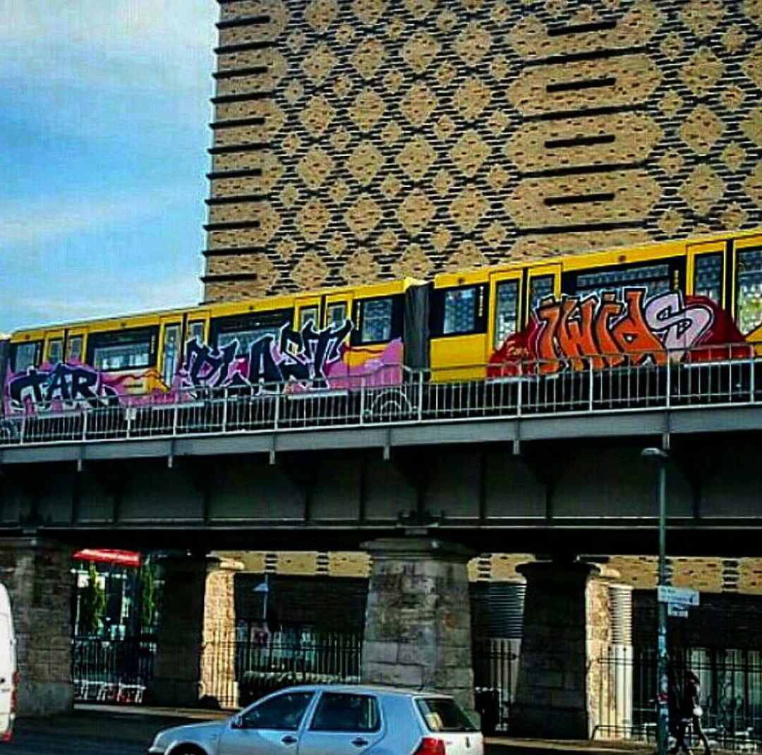 Graffiti Train - Photo by iwids