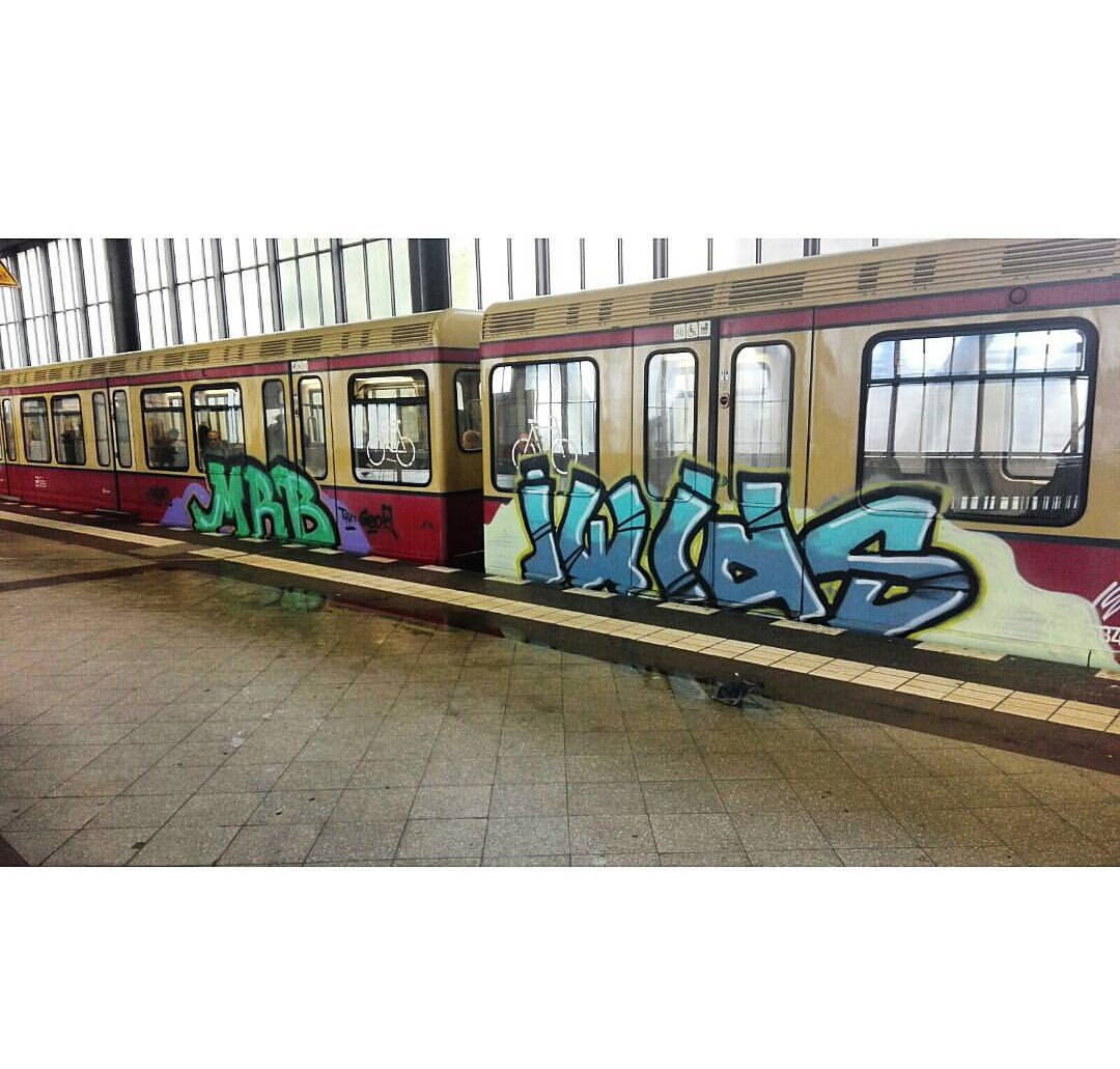 Graffiti Train - Photo by iwids