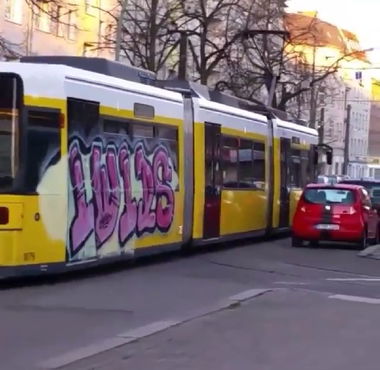 Graffiti Train - Photo by iwids