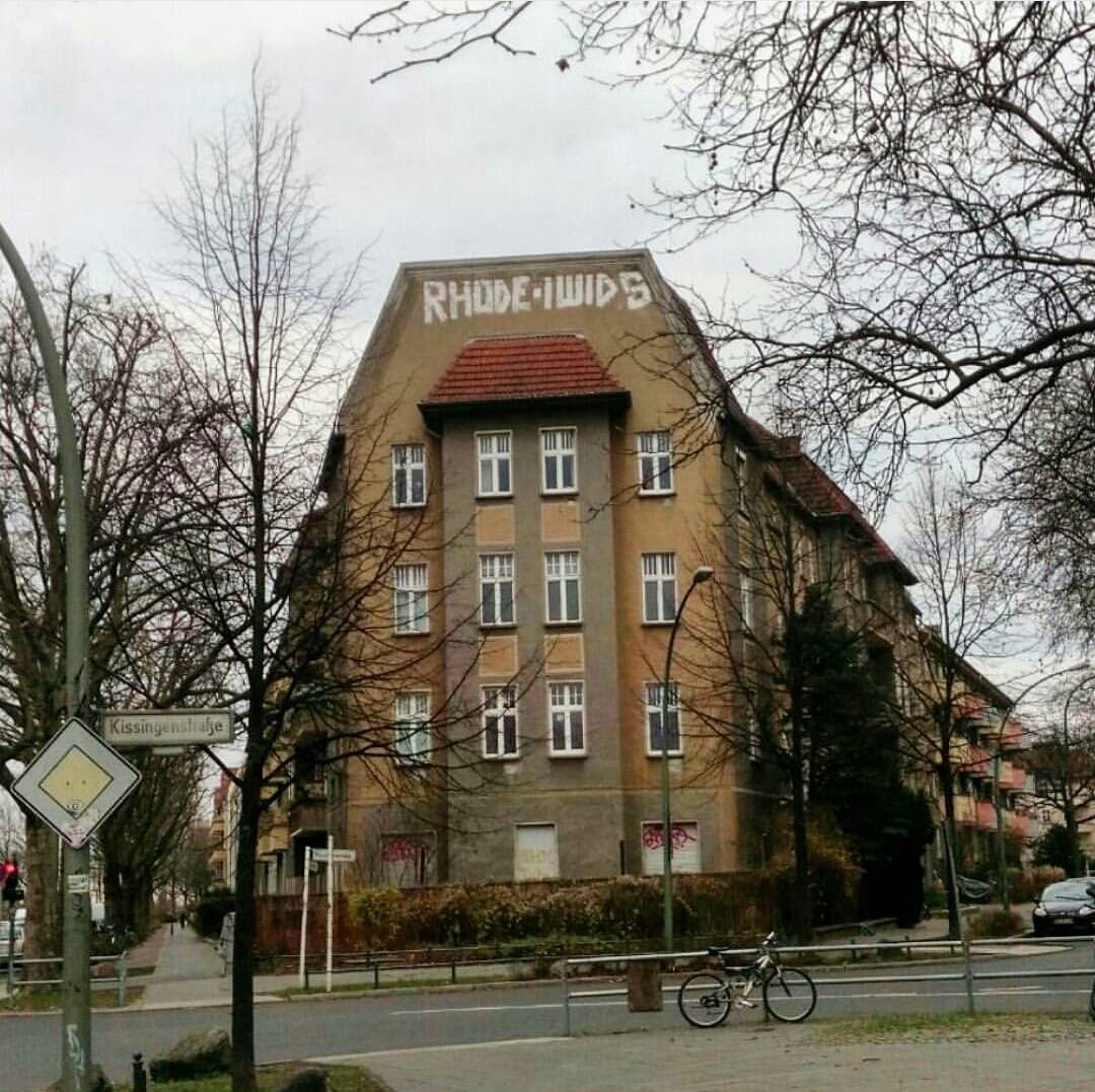 Graffiti Bombing - Photo by iwids