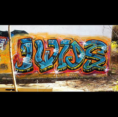 Graffiti Wall - Photo by iwids