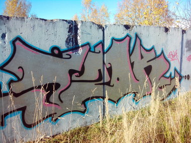 Graffiti Wall - Photo by izok (2013)