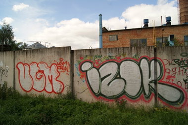 Graffiti Wall in Подождите - Photo by izok60rus (2014)