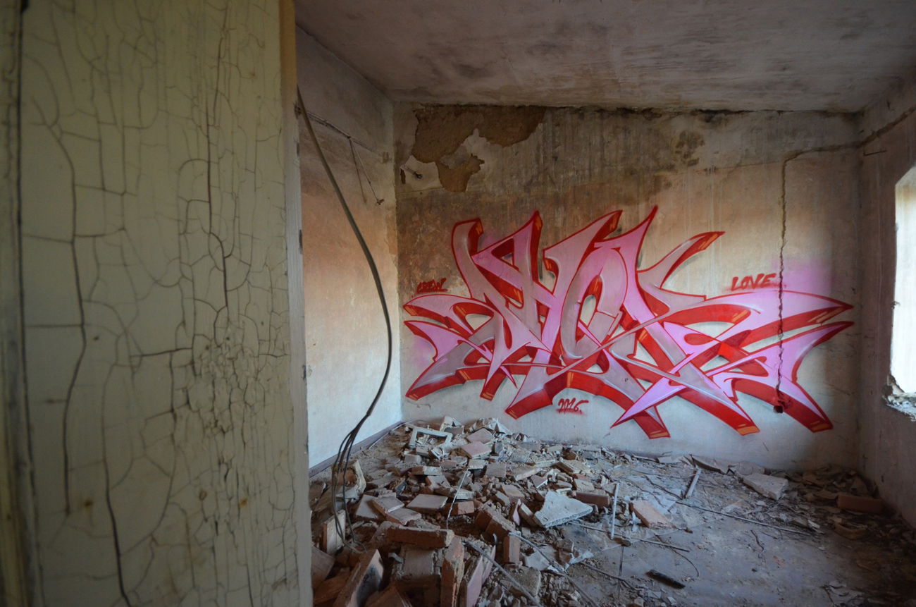 Graffiti Wall - Photo by jahok