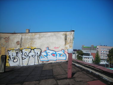 Graffiti Bombing - Photo by jakuza - SBE, KIDS