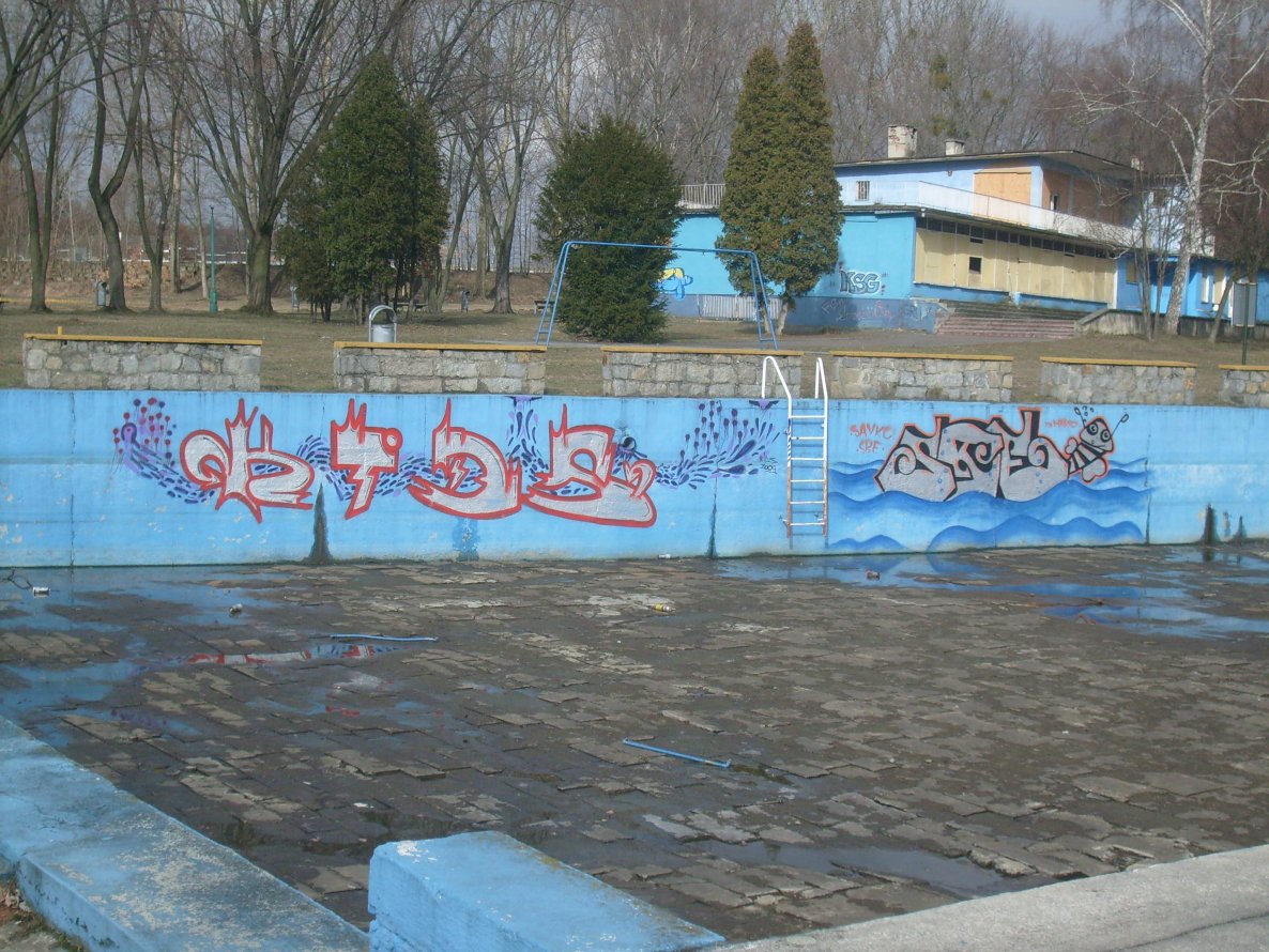 Graffiti Bombing - Photo by jakuza - kids, sbe