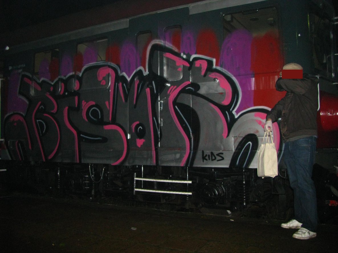Graffiti Train - Photo by jakuza