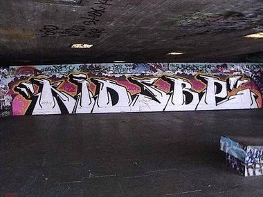 Graffiti Bombing - Photo by jakuza - londyn, kids, sbe