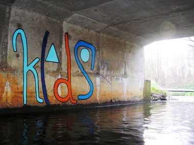 Graffiti Bombing - Photo by jakuza