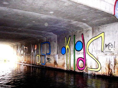 Graffiti Bombing - Photo by jakuza