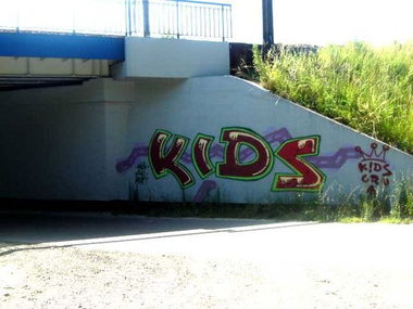 Graffiti Bombing - Photo by jakuza - bisor, lule