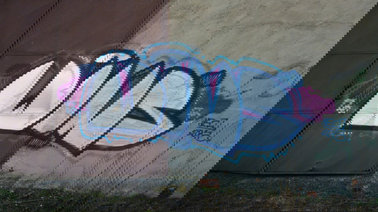 Graffiti Bombing - Photo by jebnato - crew