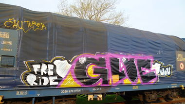 Graffiti Train - Photo by jebnato - GLUE