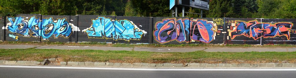 Graffiti Wall - Photo by jebnato - besy, naco, qatro