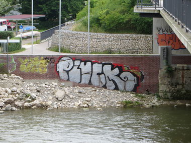 Graffiti Bombing - Photo by jebote1 - ulm, pluck (2013)