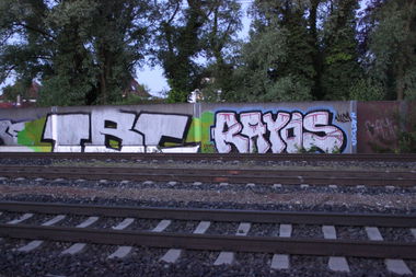 Graffiti Bombing - Photo by jebote1 - ulm, rayos, tbc