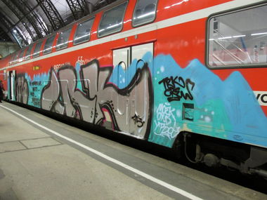 Graffiti Train in Dresden - Photo by jeffrail - GTS, TRK (2015)